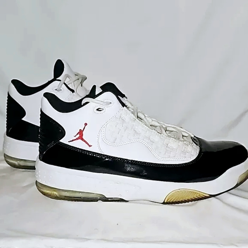 Jordan Max Aura 2 Men Shoes - Size 10